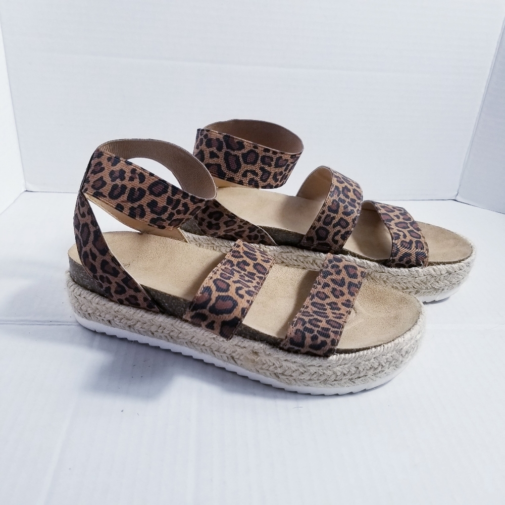 TIME AND TRU LEOPARD PLATFORM SANDALS SIZE 7